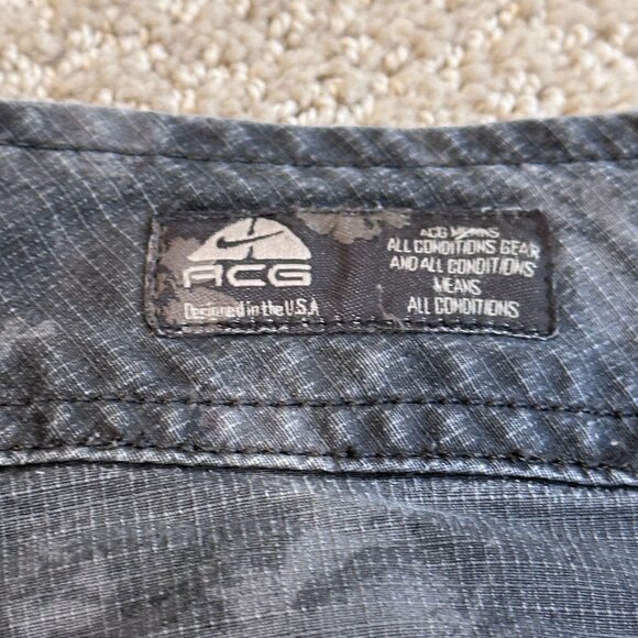 Nike ACG Pants Camo Cargo Capri Gray Ripstop Outdoors Athletic Camping Size 10 - Picture 3 of 12